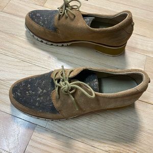 AUSTRALIA LUXE Chestnut Kalia Crystal Embellished Tan Suede Oxford size 6